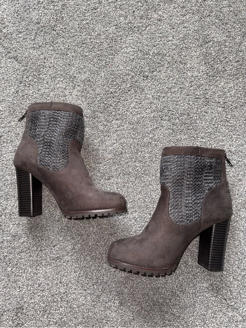 Juicy Couture Lupia Gray Suede Knit Ankle Booties Women’s Size 7